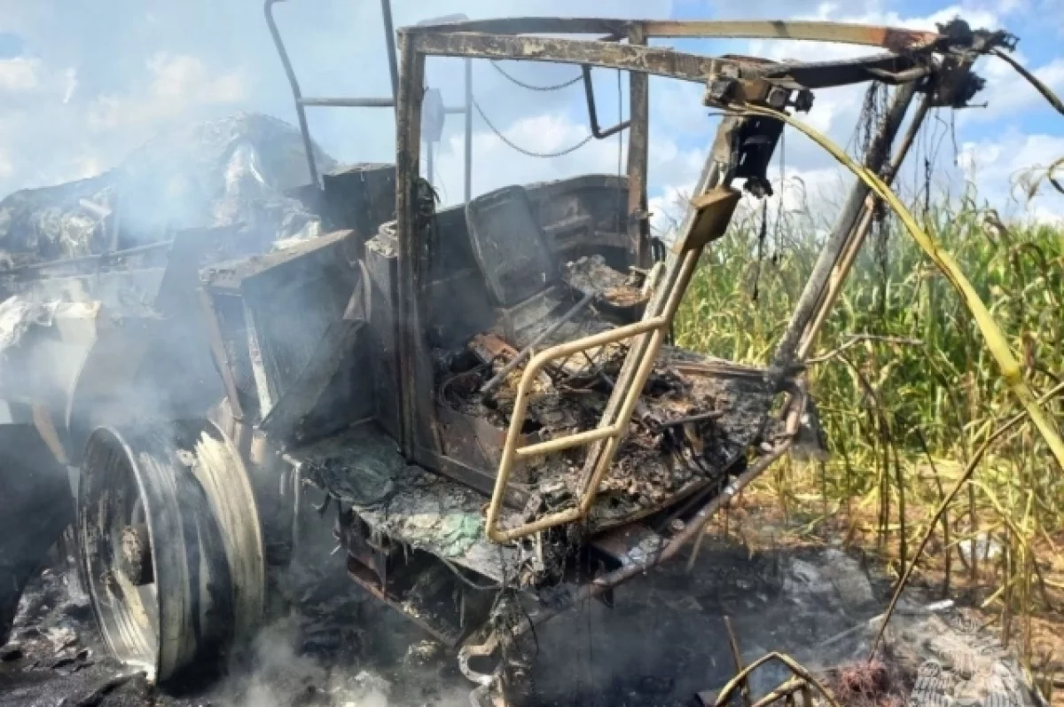 Опрыскиватель для обработки полей сгорел 5 августа в Брянской области