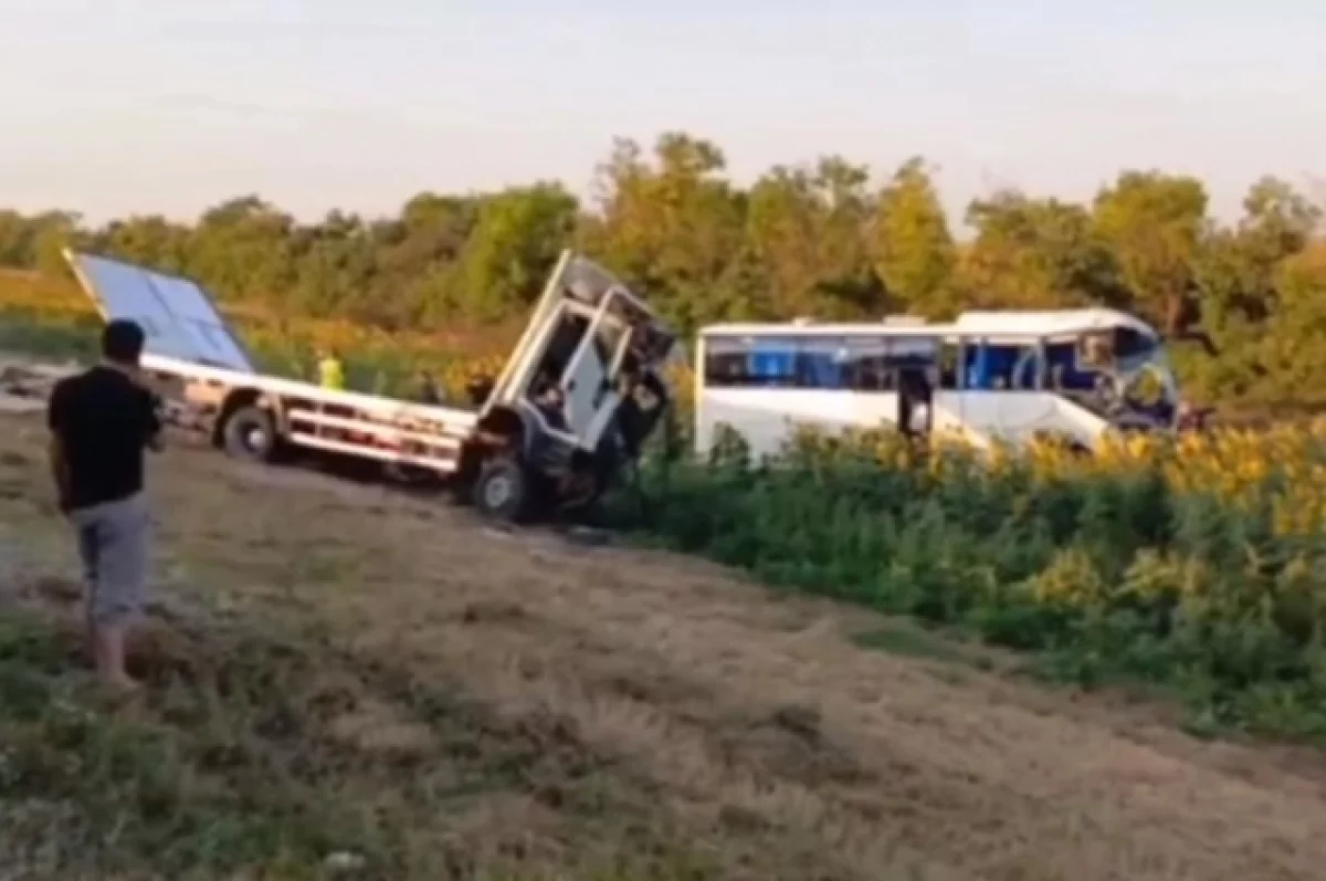 В Волгоградской области 1 человек погиб, 16 пострадали в ДТП с автобусом