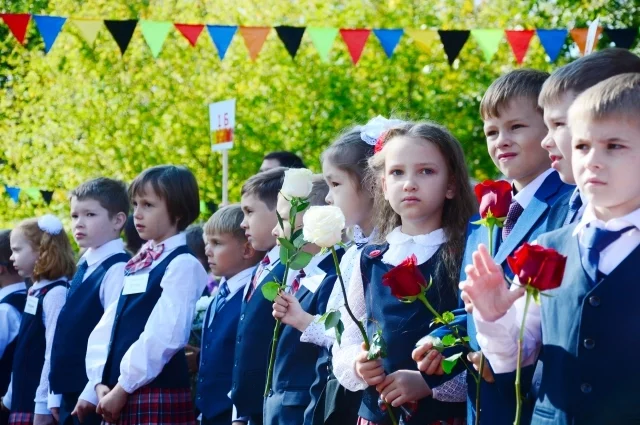 Дети рады сходить на линейку, чтобы встретиться с одноклассниками, а потом готовы снова отправляться на каникулы