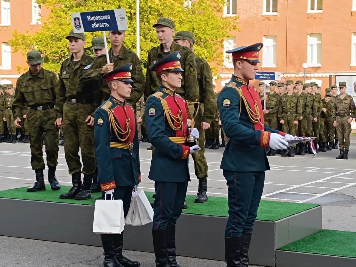 Ребят наградили не только медалями и кубками, но и памятными подарками.