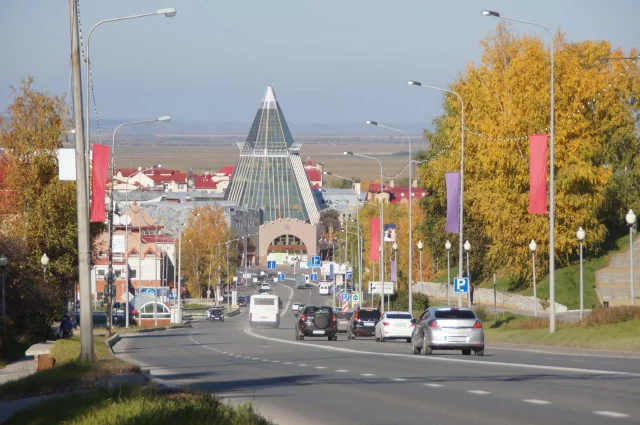 Парень вел себя неадекватно на дороге. 