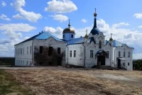 Когда-то здесь совершались службы и было много прихожан...