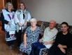 С цветами члены избирательной комиссии пришли сегодня к 102-летнему Якову Яковлевичу Зарецкому.