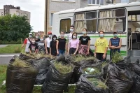 В неравном бою с сорняком участвовали даже активисты РМОО «Молодёжный клуб» в рамках проекта «Охотники за амброзией».  