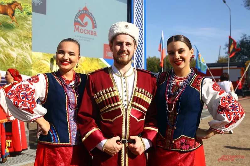 Гул песен и звон сабель: что приготовил фестиваль «Казачья станица» для своих гостей
