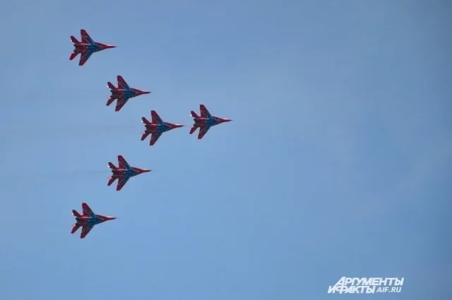 Пилотажная группа опубликовала видео тренировочного полёта