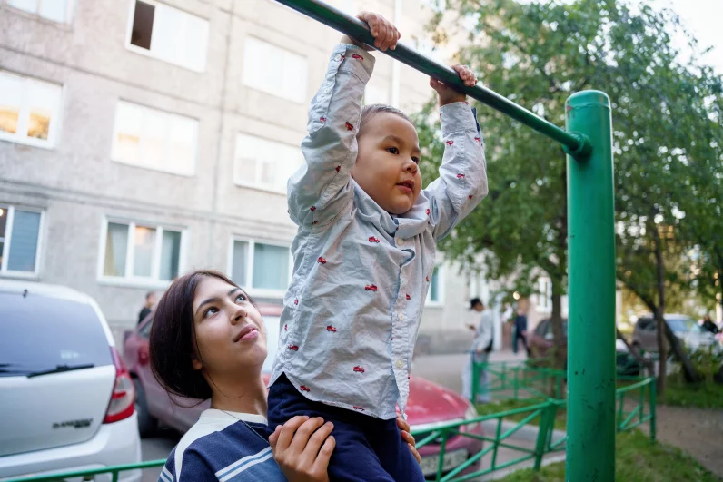 Младшего Беню с малых лет приучают к спорту.