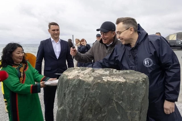 Камень будущего сквера заложили у комплекса СПГ в Пригородном.