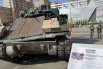 БМП M2A2 Bradley (США). Весит 30 тонн, как лёгкие танки. Шла в контратаку под городом Красногоровка Донецкой Народной Республики и была остановлена двумя прицельными выстрелами из ПТУРа. Первым деактивировали динамическую защиту, вторым пробили лобовую броню. Из-за избыточного давления при взрыве машину открыло, как консервную банку. Экипаж при таком поражении не выжил.