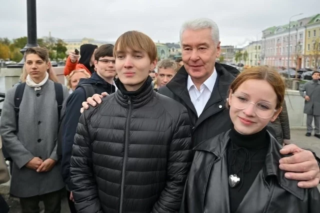 Сергей Собянин прогулялся по обновлённой набережной вместе с горожанами.