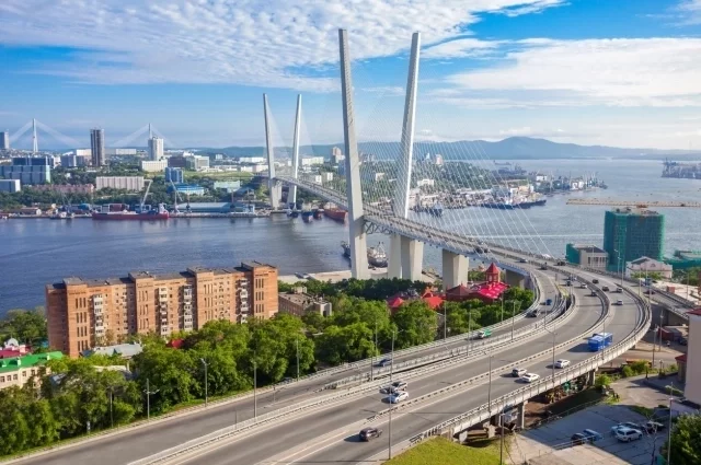 Золотой мост через бухту Золотой Рог во Владивостоке. 