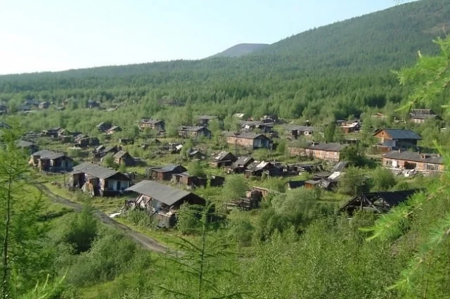 Тайга постепенно поглощает заброшенный шахтёрский посёлок Ногинск. 