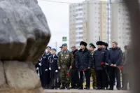 На месте будущего памятного места уже заложили камень. 