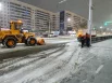 Прежде всего расчищали главные улицы, но даже там техники оказалось недостаточно.