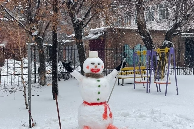 Не пожалели красок на широкую улыбку.