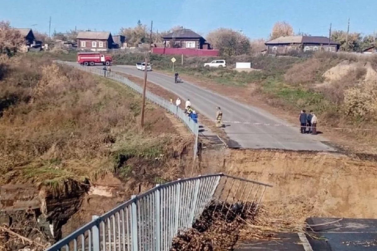 В Шелаболихе почти достроили объездную дорогу после прорыва дамбы