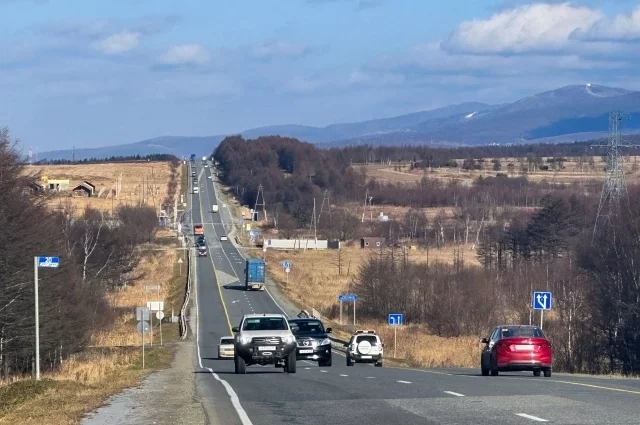 Движение на трассе до Корсакова всегда интенсивное.