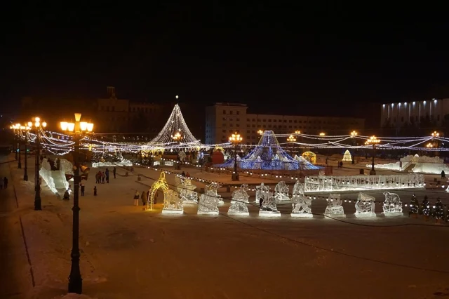 Почувствовать наступление Нового года помогут прогулки по нарядному городу.