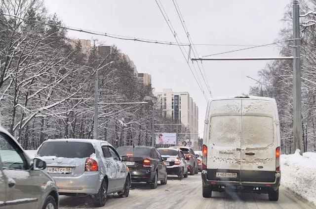 В самой гуще пробок были установлены сразу семь отметок о ДТП.