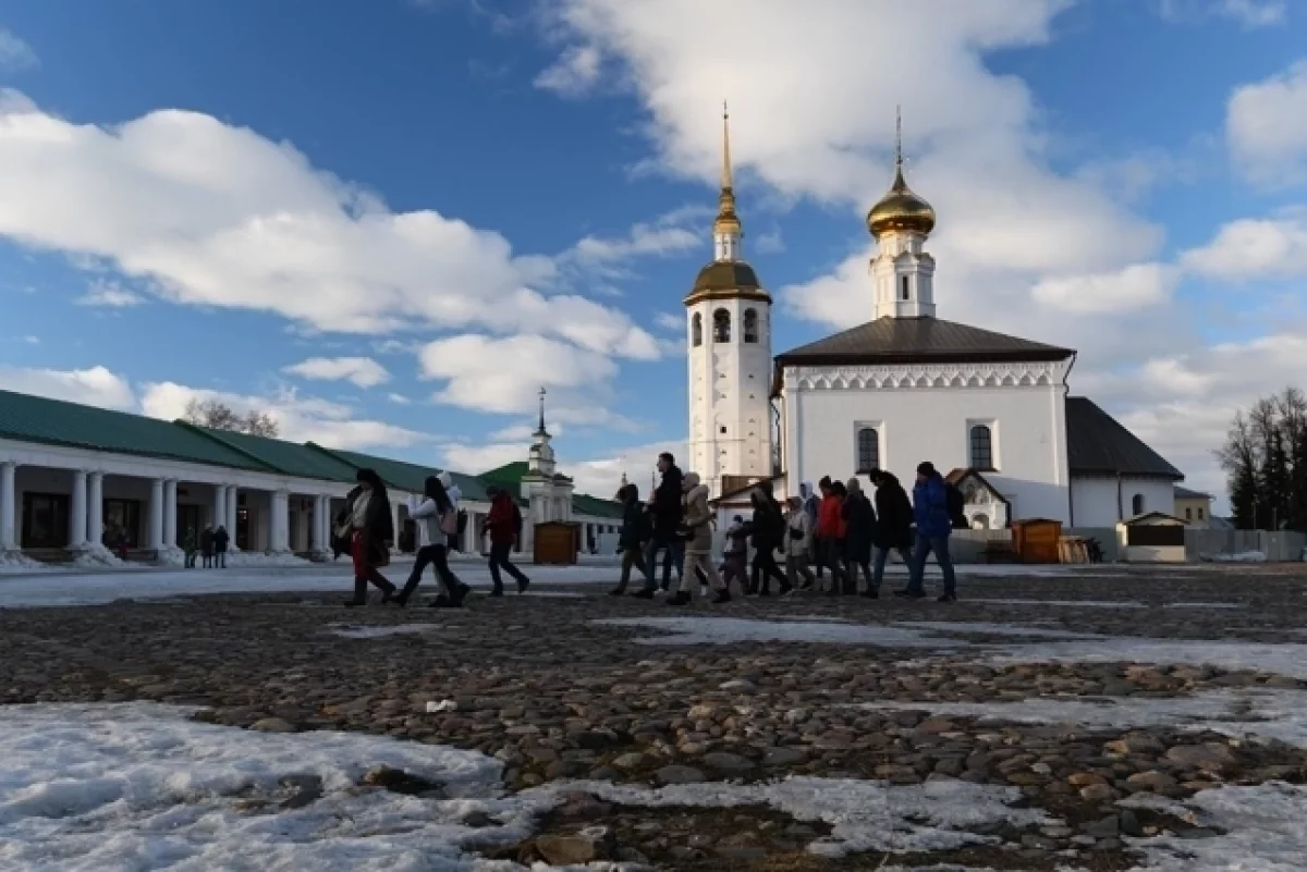 Торговые ряды, главная площадь Суздаля.