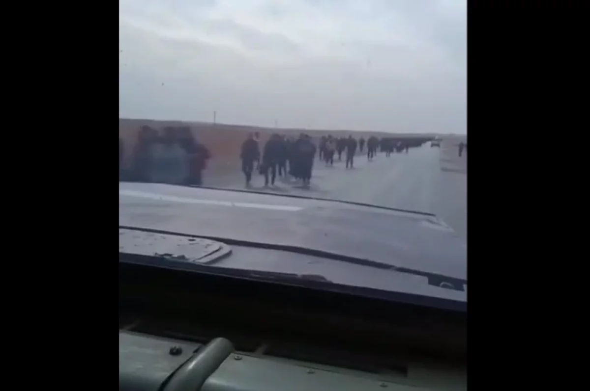 В сети появилось видео массового бегства сирийских военных в Ирак