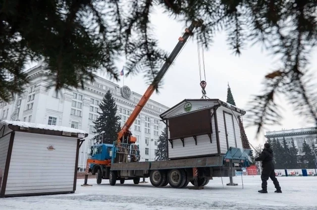 Кузбасские города вовсю готовятся встречать горожан и гостей в Новый год и каникулы. 