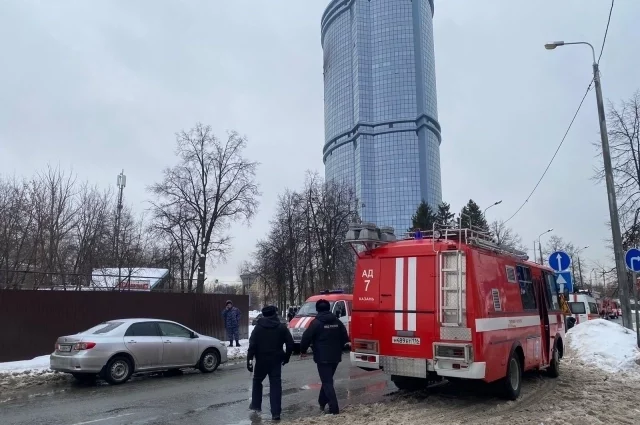 На месте работают спецслужбы.