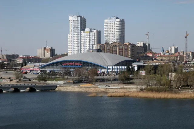 Когда-то в Торговом центре было престижно и покупать, и продавать. 