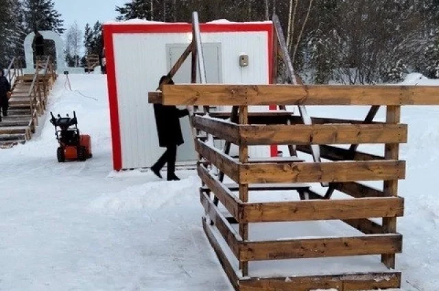 Возле купелей будут дежурить священники, волонтеры, медработники. 