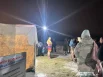 Рядом с купелями развернуты тёплые палатки. 