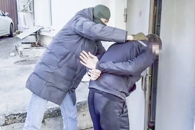 Недавно в Севастополе задержали мужчину, который сам вышел на связь с врагами.