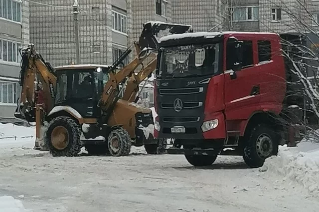 Машин для уборки снега в Сыктывкаре не хватает.