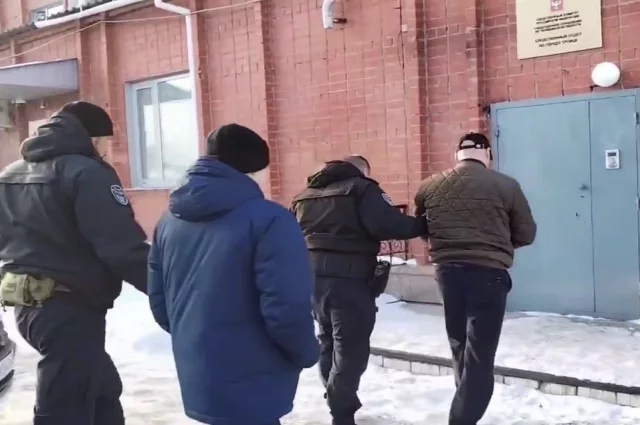 По данным следствия, директор МУП принял от бизнесмена более 160 тысяч рублей.