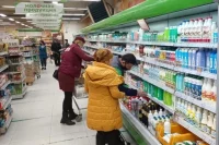 На полках некоторых магазинов округа молочные продукты не подходят для употребления. 
