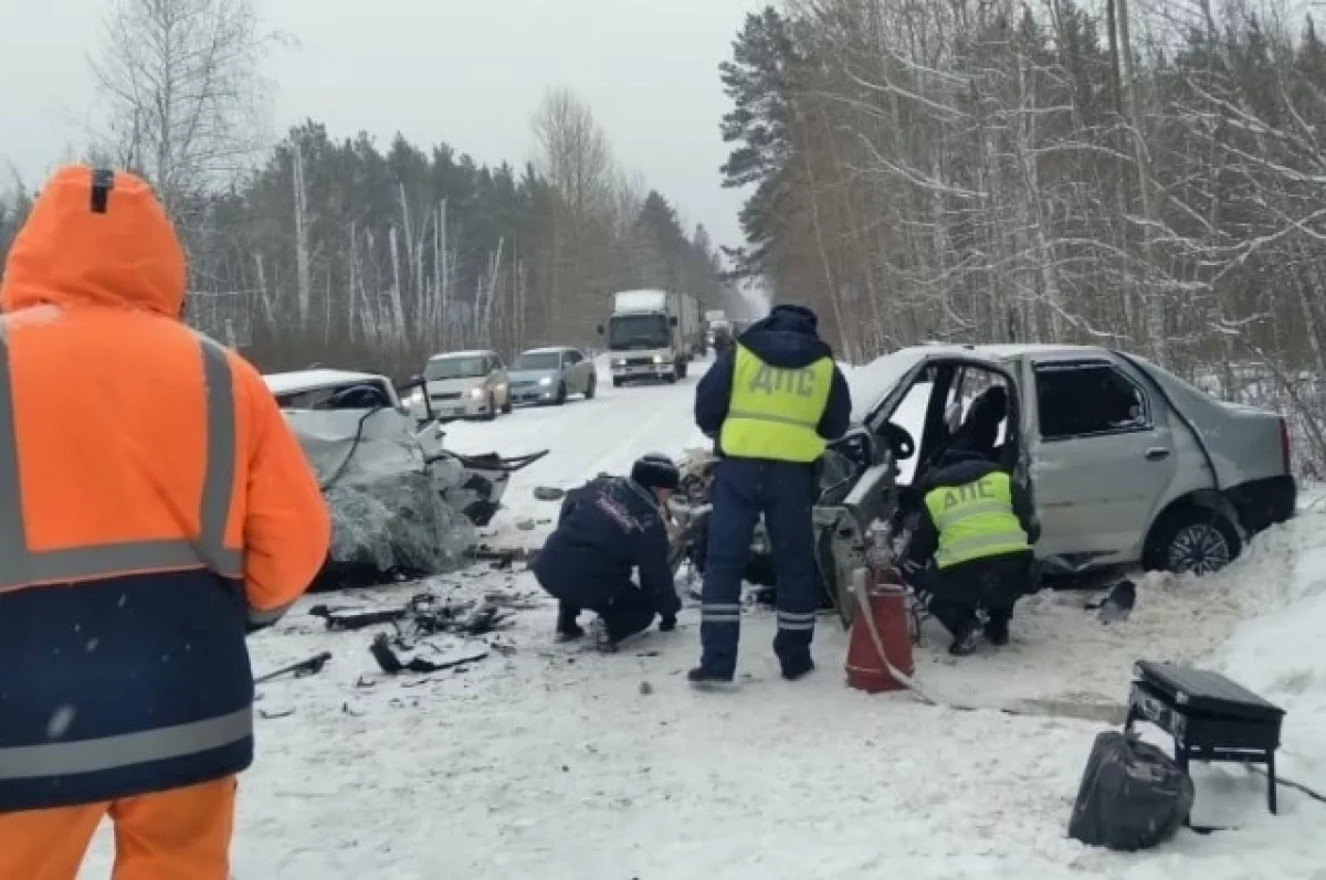 Три человека погибли в страшной аварии на алтайской трассе