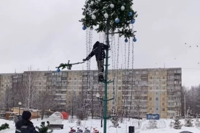 Украшения отправляют на склад до следующего сезона