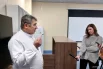 Профессор Виктор Погребняк рассказывает журналистам о своей работе.
