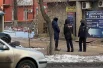 На месте дежурит наряд полиции.