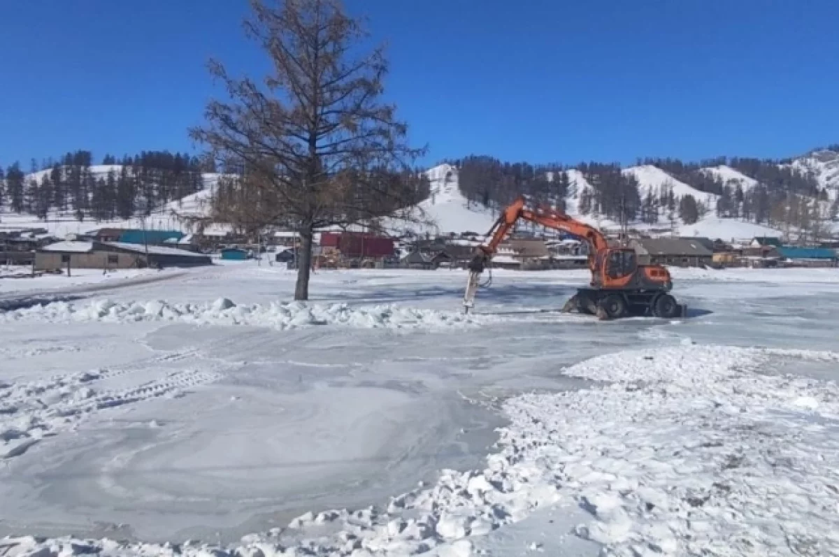 На Алтае на малых реках начали образовываться наледи