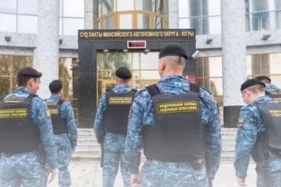 Судебные приставы Югры препроводили иностранцев до государственной грaницы РФ.