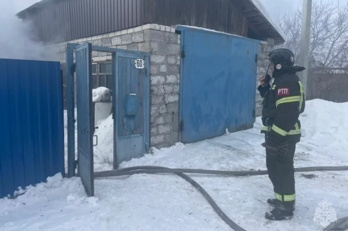 В Рубцовске из-за газового баллона загорелся дом