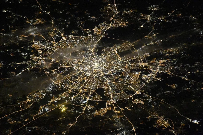 Ночная Москва, автор - Олег Артемьев.
