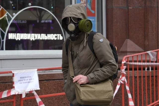 С таким смогом впору выходить на улицу в противогазе.