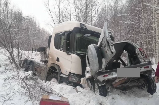 В ДТП погибли трое взрослых и пострадали двое детей