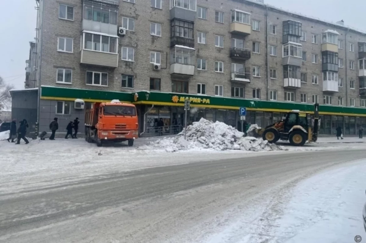 Полицию Барнаула привлекли к очистке парковок от снега