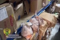 В  ходе проверки были выявлены факты продажи просроченных товаров, антисанитарного состояния помещений