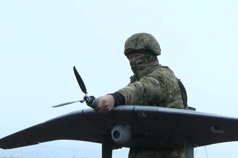 Операторы БпЛА группировки войск «Восток» работают в круглосуточном режиме.