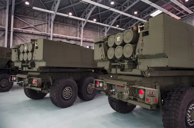 Ракетные установки Himars.