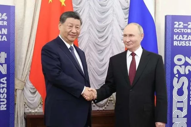 Китай и Россия, двигаясь вместе, обязательно смогут достичь взаимной выгоды и принести пользу народам обеих стран.