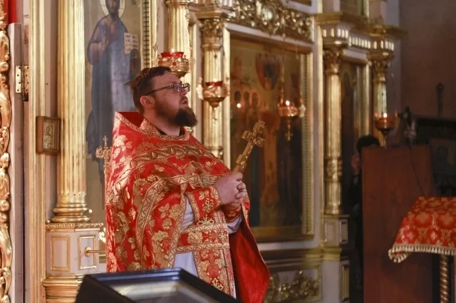 Отец Иоанн Макаров служит в Никольском храме в Барнауле.